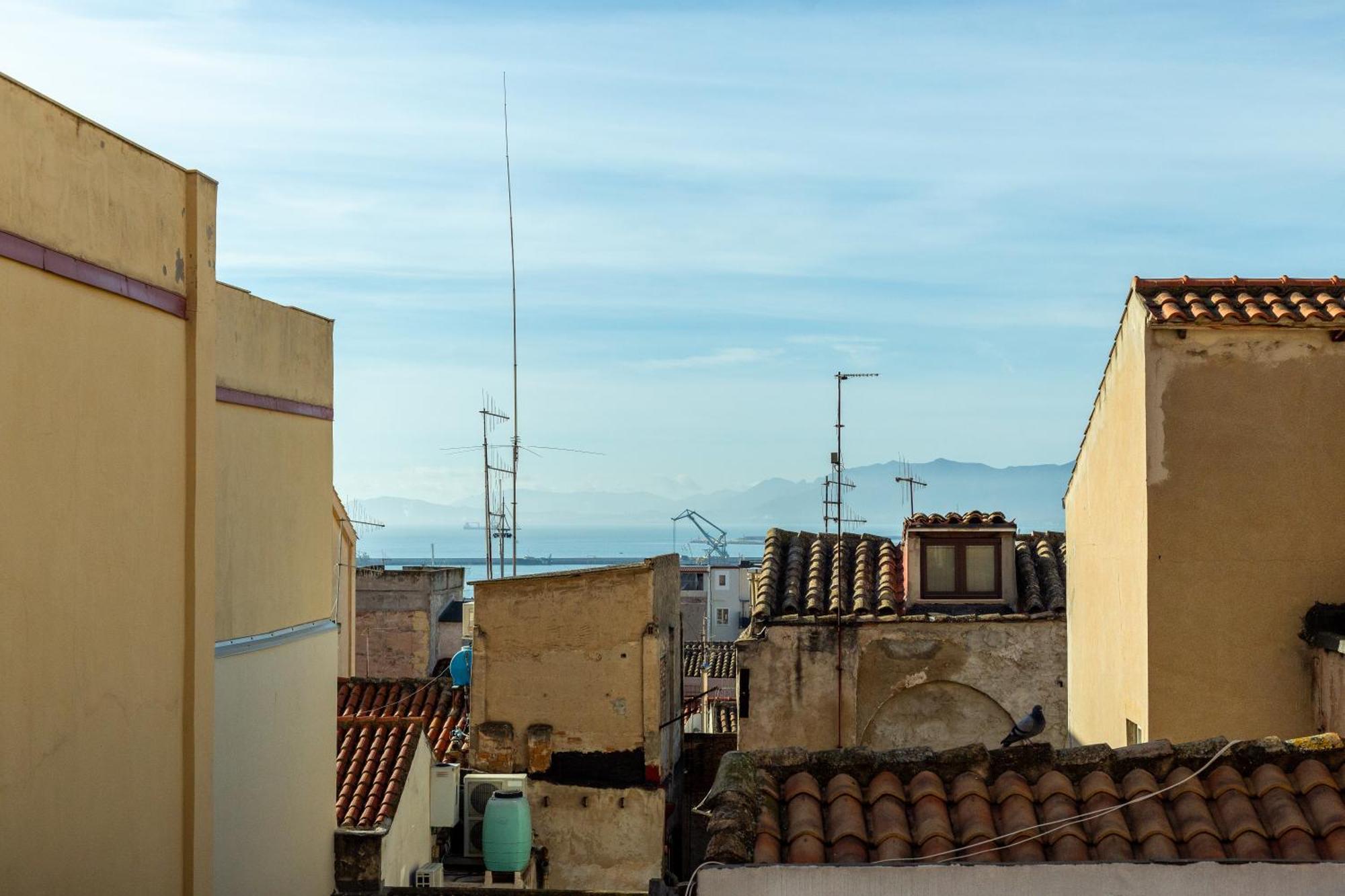 Mch-Marina Charming House Apartment Cagliari Bagian luar foto