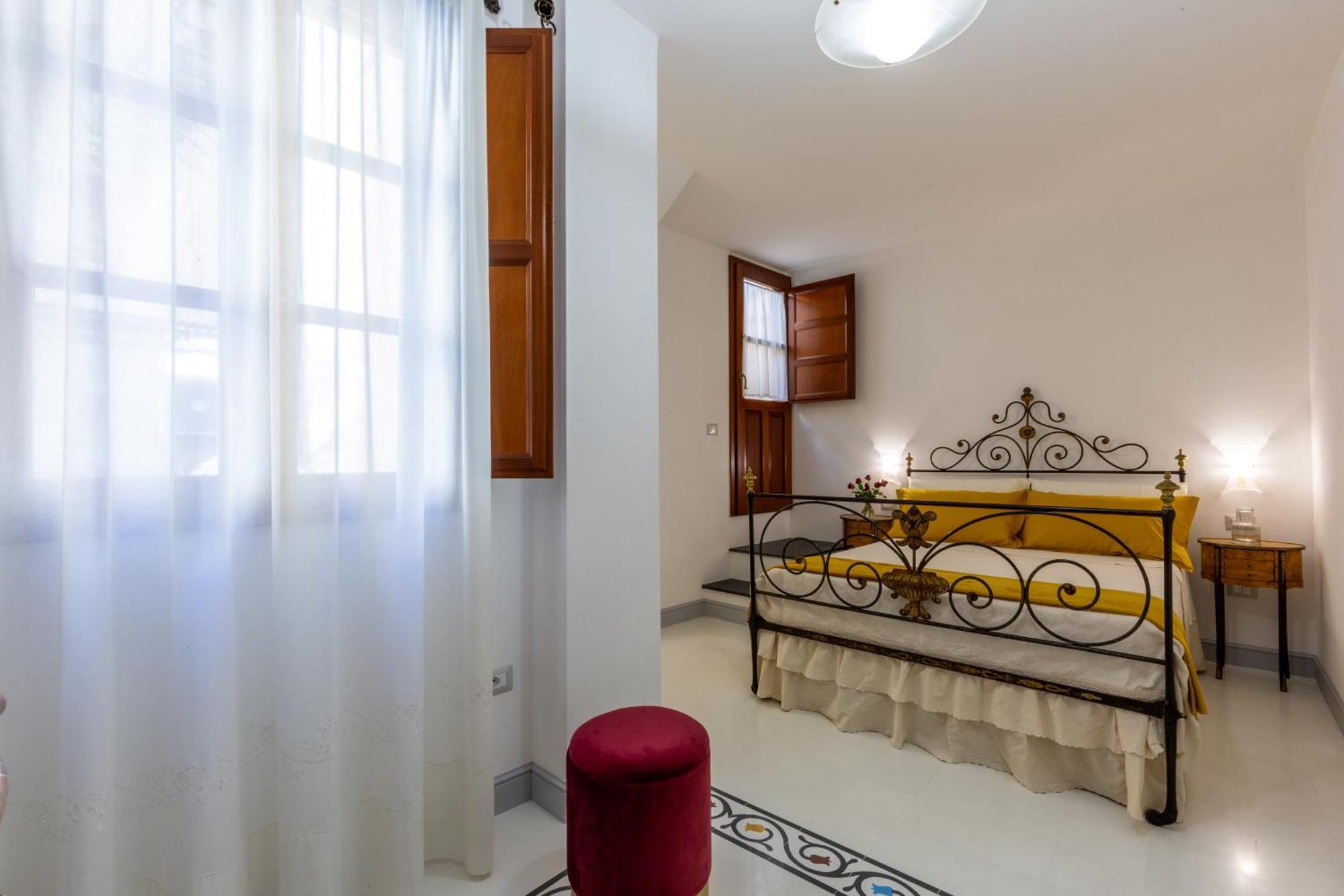 Mch-Marina Charming House Apartment Cagliari Bagian luar foto