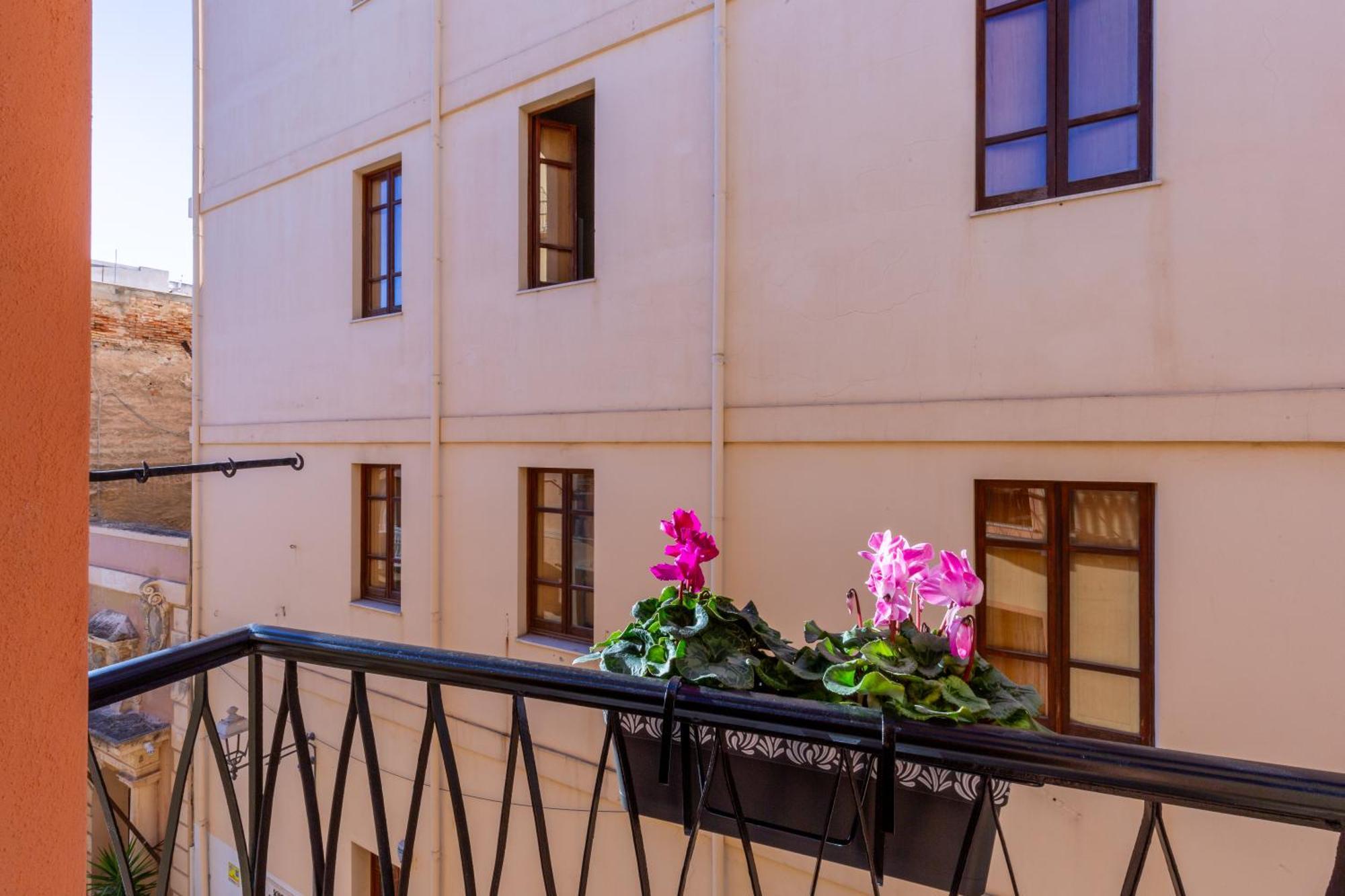 Mch-Marina Charming House Apartment Cagliari Bagian luar foto