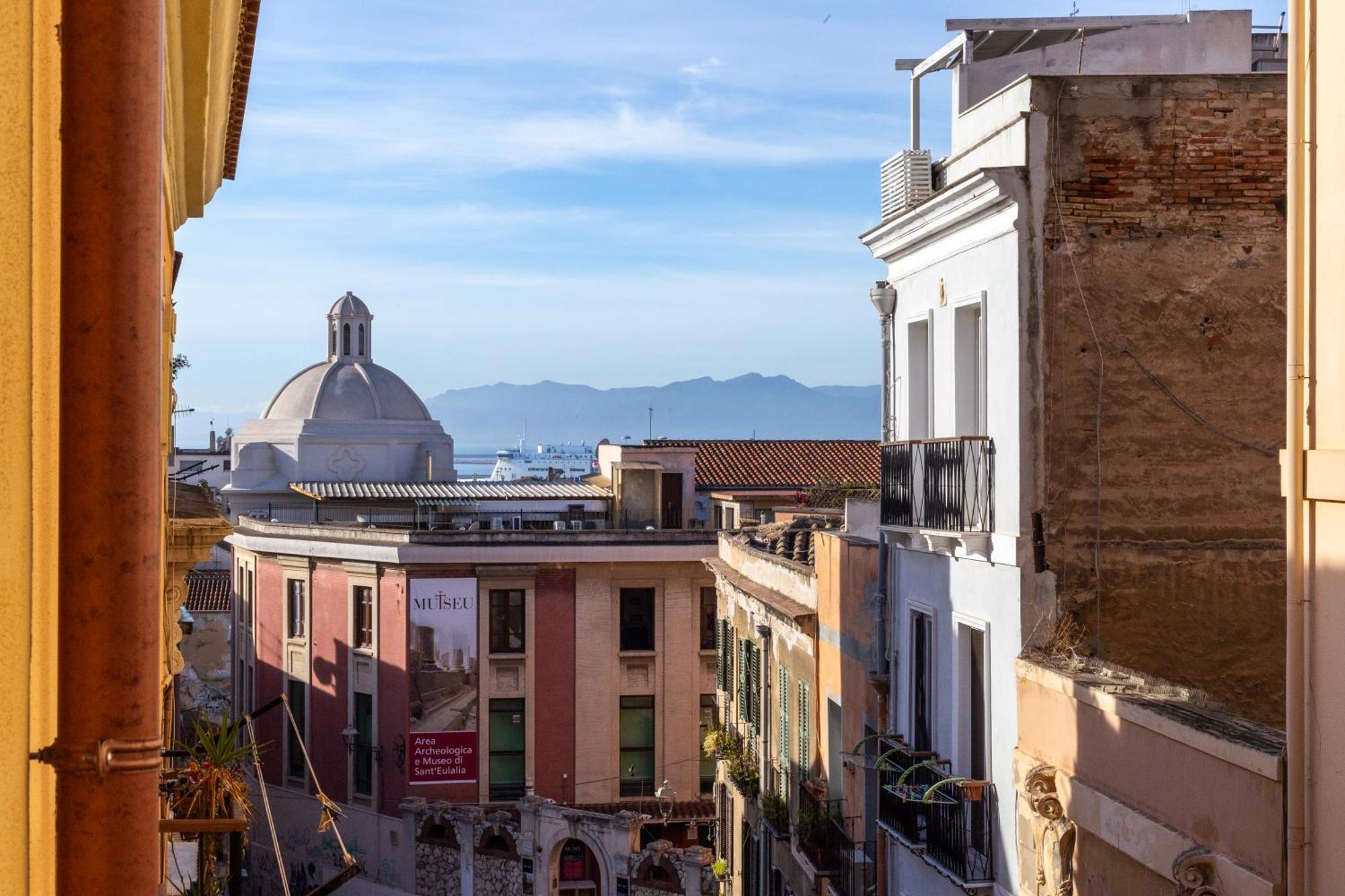 Mch-Marina Charming House Apartment Cagliari Bagian luar foto
