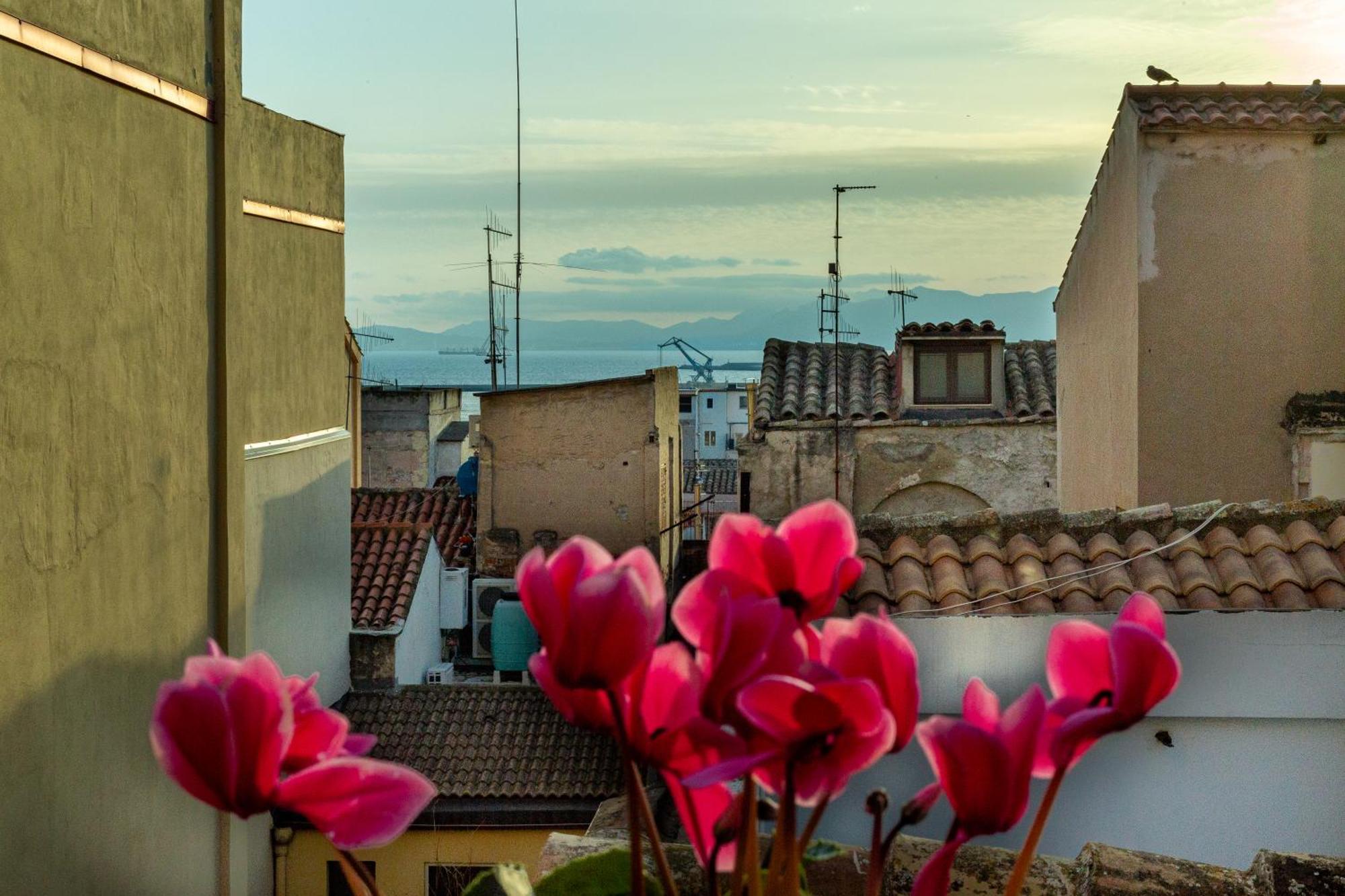 Mch-Marina Charming House Apartment Cagliari Bagian luar foto