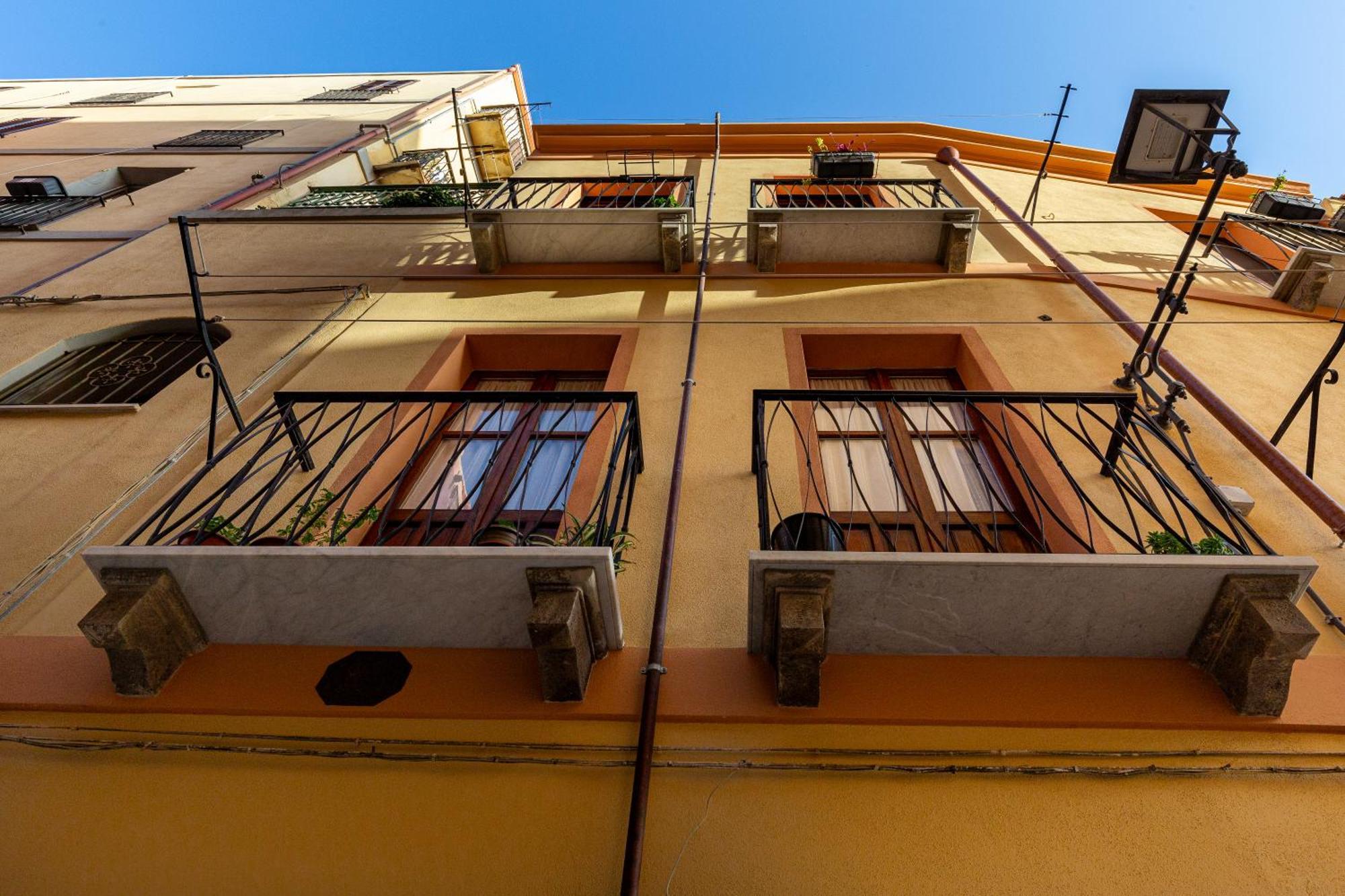 Mch-Marina Charming House Apartment Cagliari Bagian luar foto